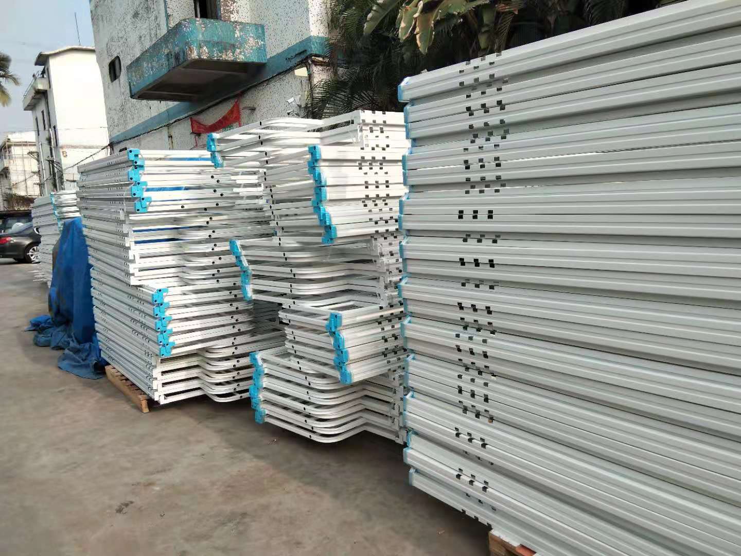 學(xué)生公寓床是卡扣好還是螺絲好？
