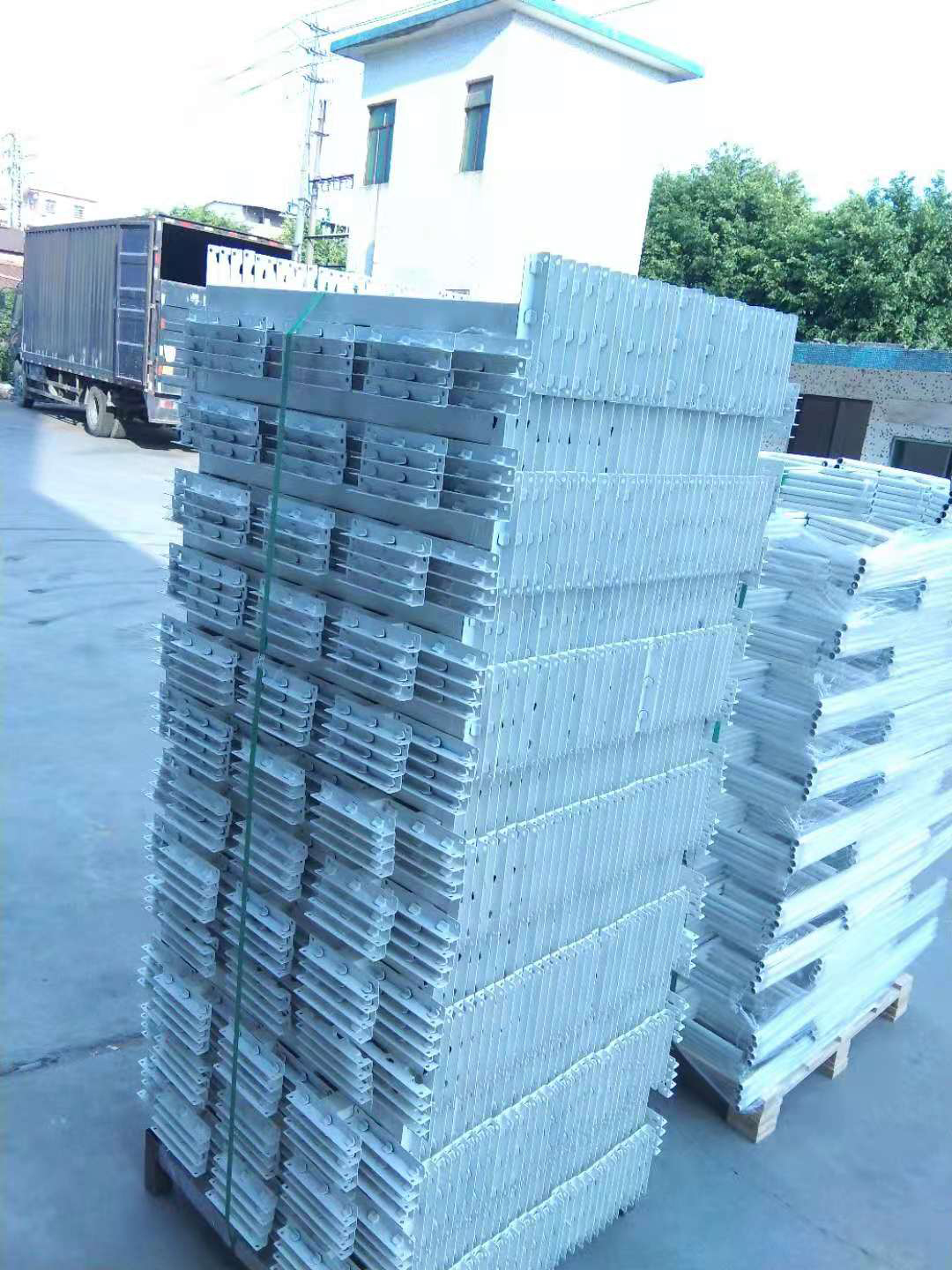 上下鋪鐵床用什么材料做的好？